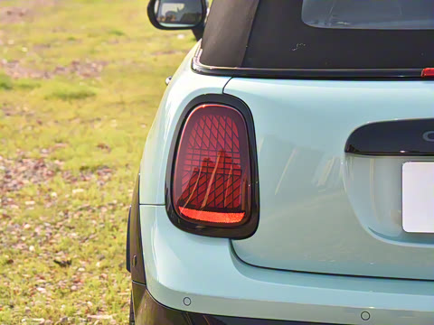 2025�� JOHN COOPER WORKS CABRIO