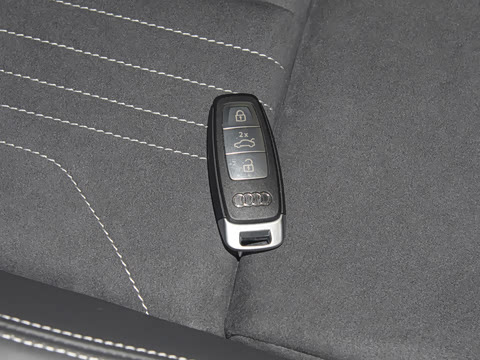 2024�� 50 e-tron quattro ��ҫ�� ������װ