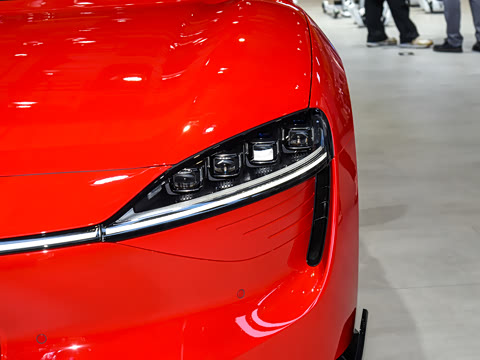 2025�� 703km Ultra�˶���