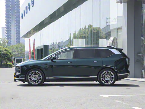 2025�� 700 Ultra�������������״��