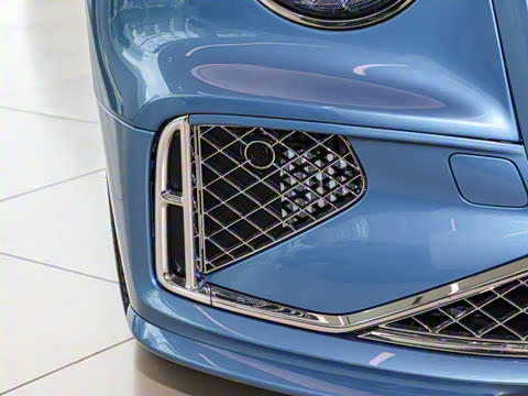 2026�� 4.0T V8 Mulliner