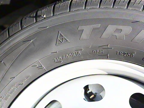 2025�� 1.6L ���������� 7��