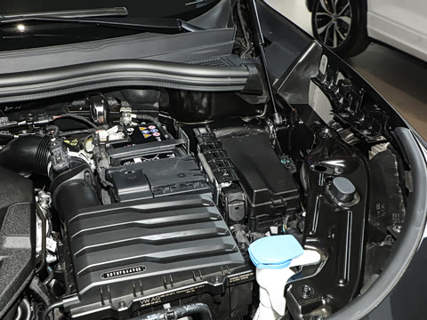 2025�� ̽��L 330TSI ������Ӣ