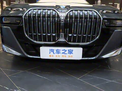 2023�� 735Li M�˶���װ