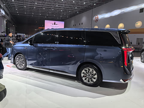 2025�� Ǭ��ϵ�� Ultra ͷ�Ȳ�