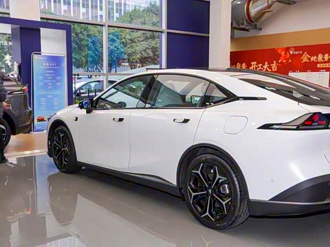 2025�� 300Ultra  �����Ǽ�AD PRO���̰�