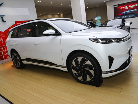 2025�� 636Max����� 5��