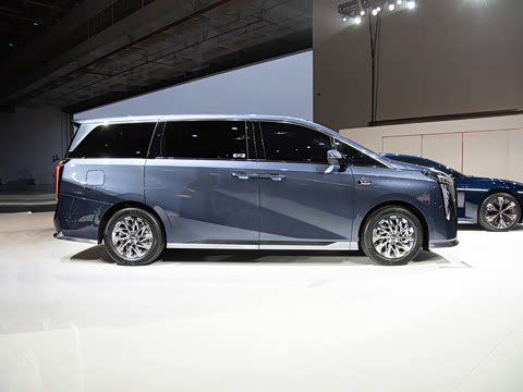 2025�� Ǭ��ϵ�� Ultra ͷ�Ȳ�