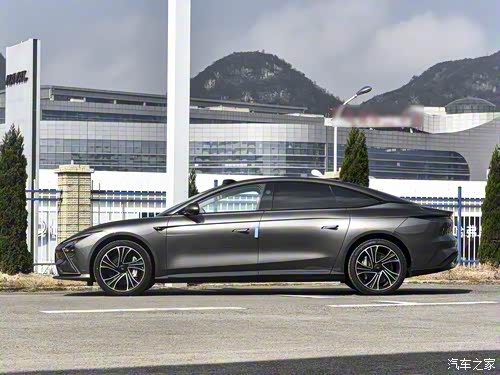 l7m2性能与智能革新升级的高端轿跑之选