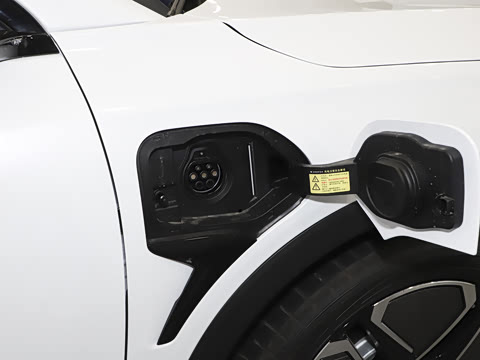 2025�� 735MAX 160kW