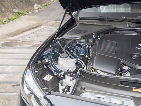 2025�� �Ŀ� E 300 L ������