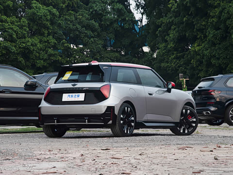 2025�� JOHN COOPER WORKS