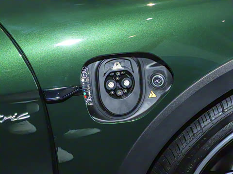 2024�� Taycan 4 Cross Turismo