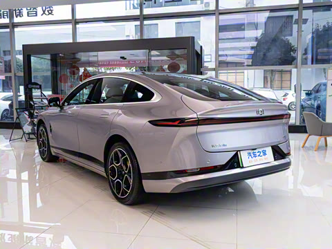 2025�� ��������� 710�콢��