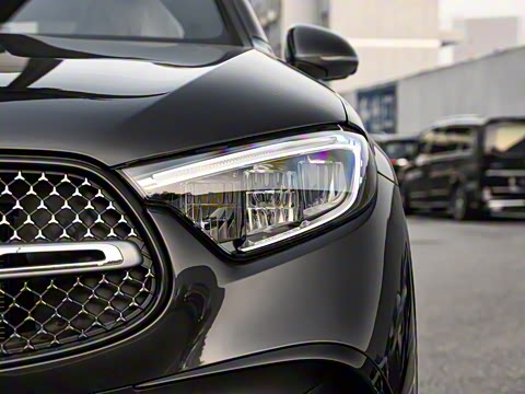 2025�� �Ŀ� GLC 260 L 4MATIC ������