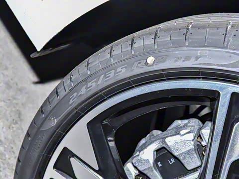 2025�� 200���������� 40 TFSI ���������� B&O ��ҹ��