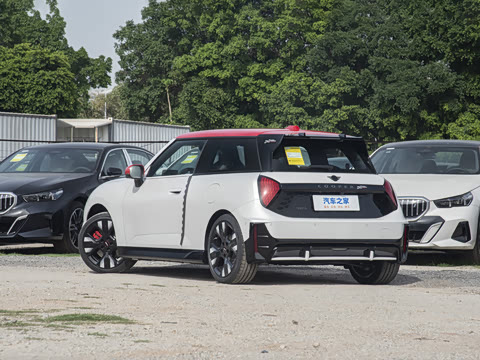 2025�� JOHN COOPER WORKS