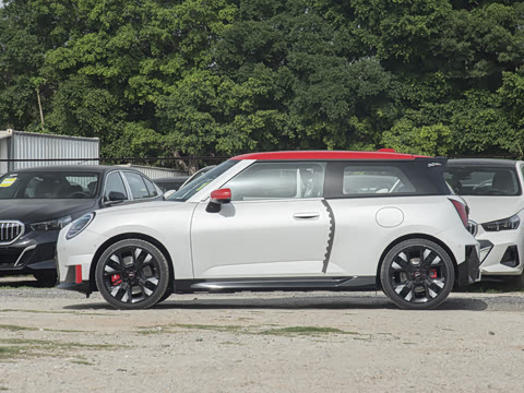 2025�� JOHN COOPER WORKS