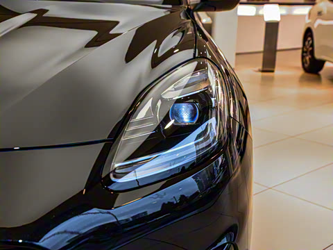 2023�� 3.0T Trofeo