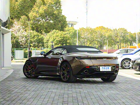 2025�� 4.0T V8 Volante