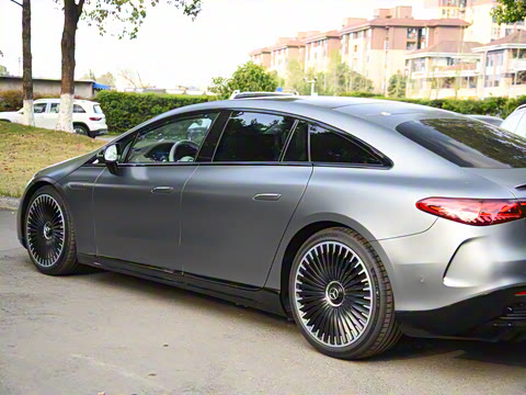 2023�� AMG EQS 53 4MATIC+