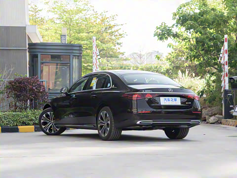 2025�� �Ŀ� E 300 L ������