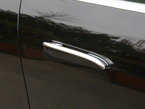 2025�� �Ŀ� E 300 L �����˶���