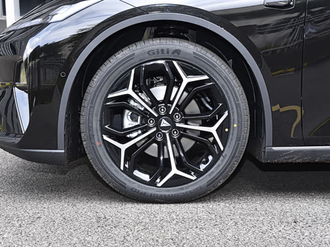 2025�� 230UltraǬ���Ǽ�ADS SE���̰�