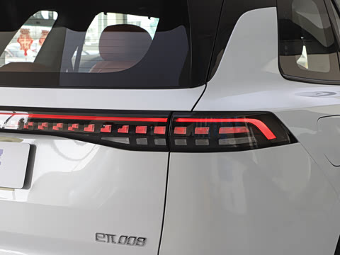 2025�� 210Ultra���̰� 6��