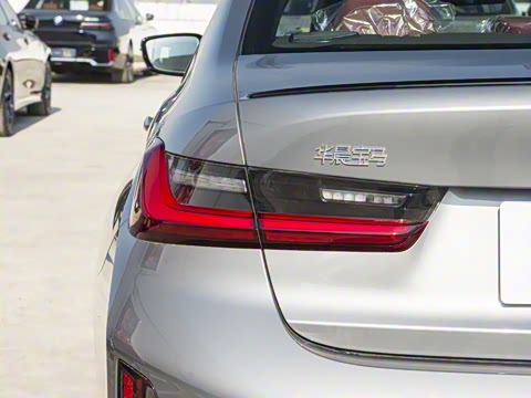 2025�� 330i M�˶���ҹ��װ