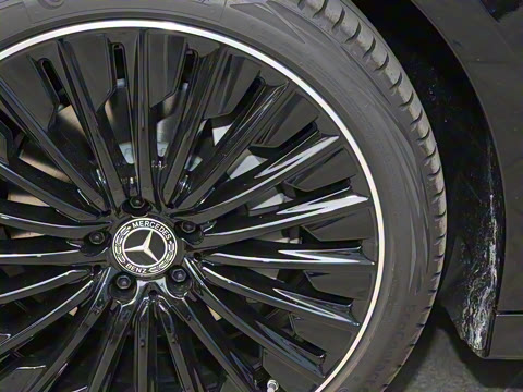 2025�� �Ŀ� E 300 �������˶���