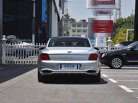 2026�� 4.0T V8 Mulliner