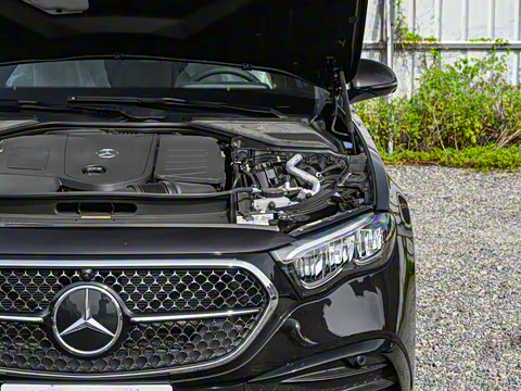 2025�� �Ŀ� E 260 L �˶���