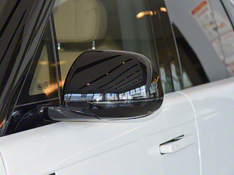 2025�� 3.0 L6 360PS ʢ����