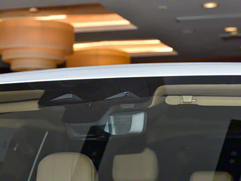 2025�� 3.0 L6 360PS ʢ����