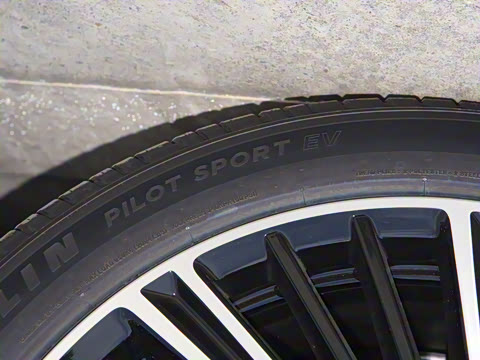 2025�� 680 ������������ Max