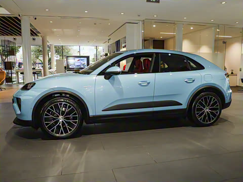 2024�� Macan 4