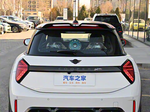 2025�� JOHN COOPER WORKS