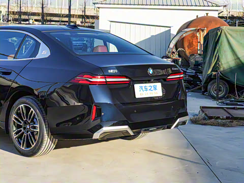 2025�� 530Li ������ M�˶���װ