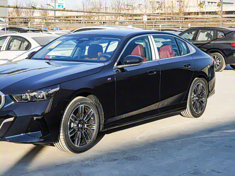 2025�� 530Li ������ M�˶���װ
