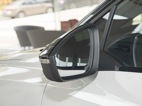 2024�� 50 e-tron quattro ��ҫ�� ������װ