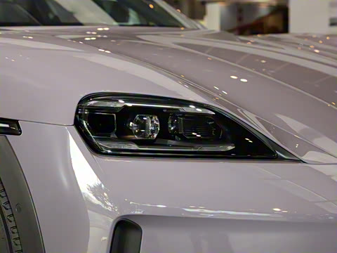 2024�� Taycan 4 Cross Turismo