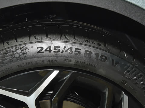 2025�� 300UltraǬ���Ǽ�ADS SE���̰�