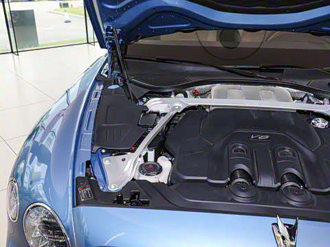 2026�� 4.0T V8 Mulliner