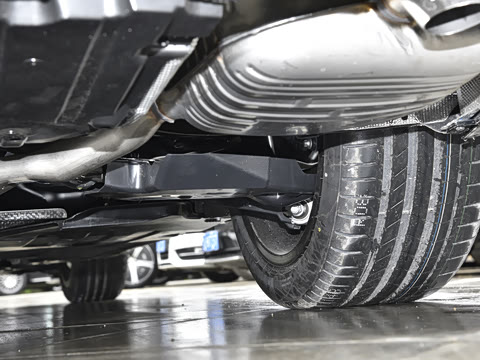 2025�� �Ŀ� E 300 L ������