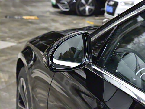 2025�� �Ŀ� E 300 L ������