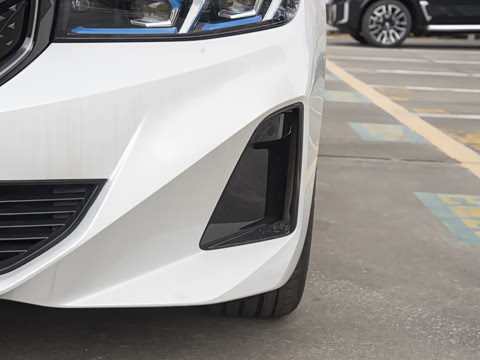 2025�� eDrive 40 L ��ҹ�˶���װ