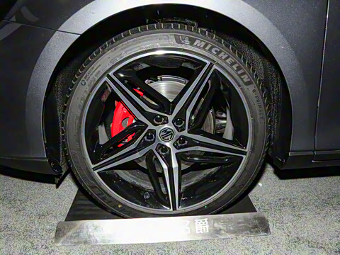 2025�� 2.0T Trophy+ �����˶���