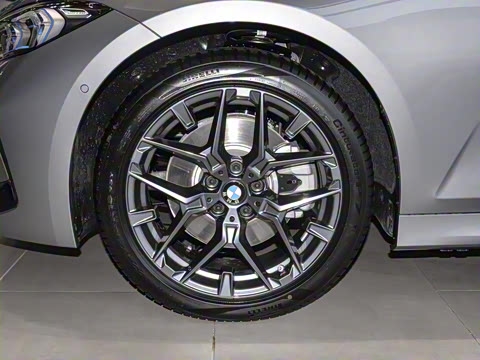 2025�� 330Li ������ M�˶���ҹ��װ