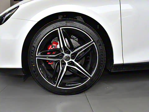 2025�� 2.0T Trophy+ �����˶���